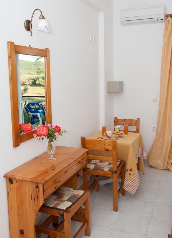Valianos Studios Alykanas  Rum bild